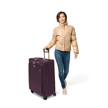 29" Large Baseline Expandable Spinner by Briggs & Riley