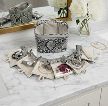 Getaway Jewelry Case by PurseN